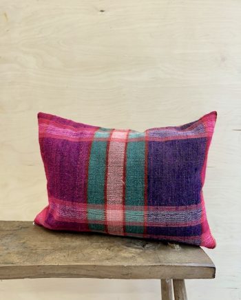 Woolen neck cushion from Maramures, Romania