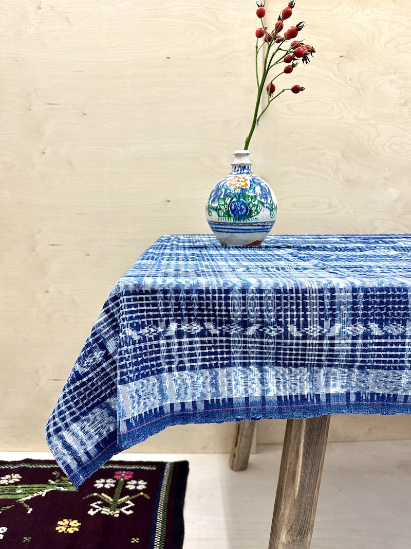 Tablecloth Guatemala Jaspe, vintage textile