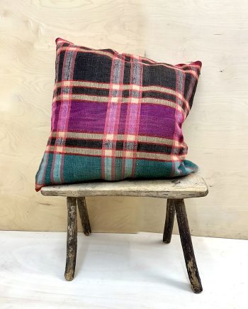 Woolen neck cushion from Maramures, Romania